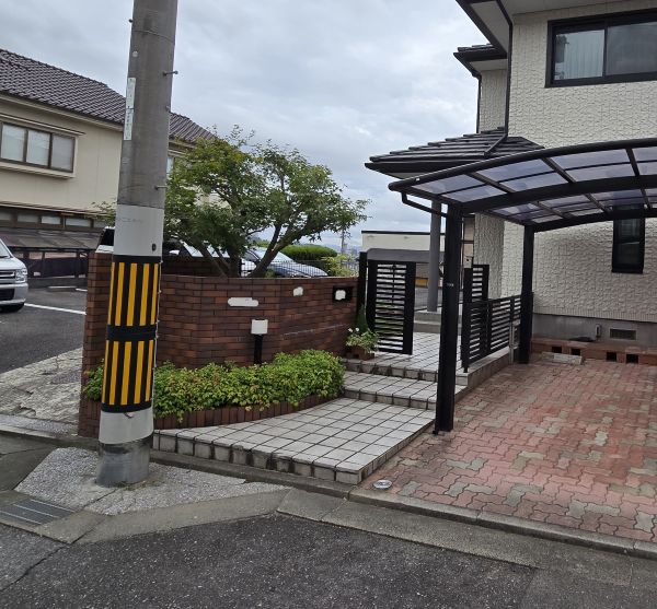 「美しさと機能性を兼ね備えたアプローチ&門周りのリガーデン」