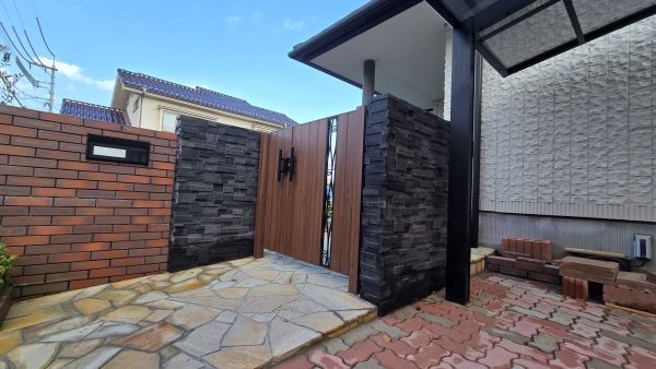 「美しさと機能性を兼ね備えたアプローチ&門周りのリガーデン」