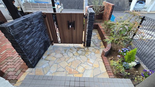 「美しさと機能性を兼ね備えたアプローチ&門周りのリガーデン」